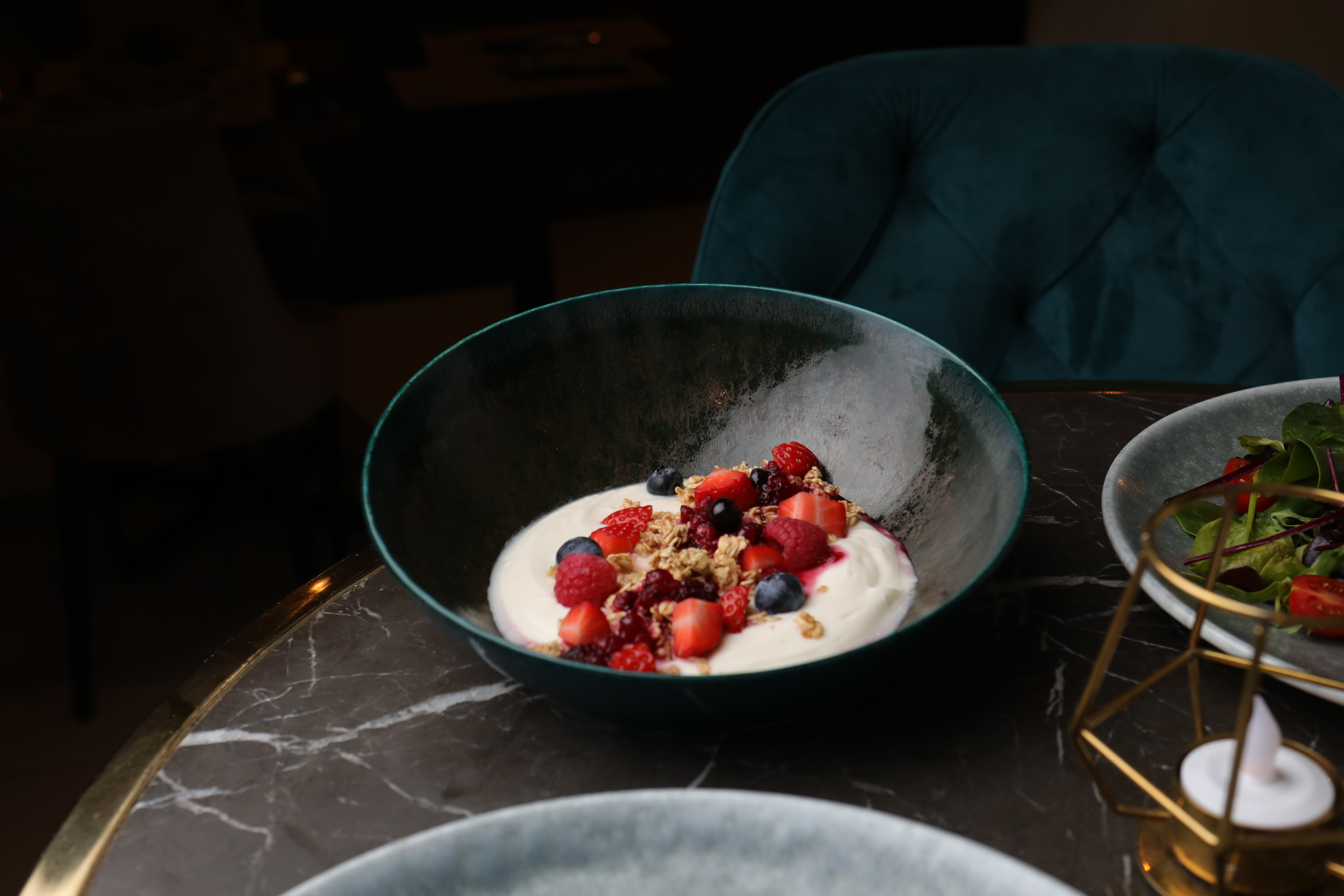 Greek Yogurt & Granola Bowl